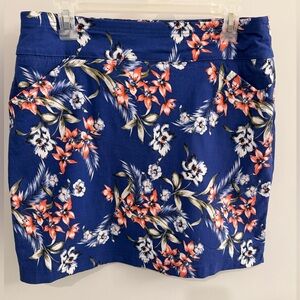Mario Serrani Floral skirt. Front pockets. Size M- shorts under .